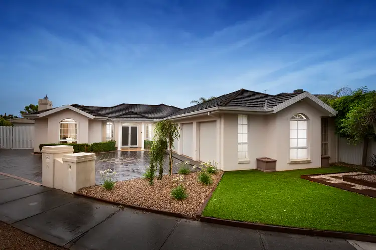10 Buchanan Court