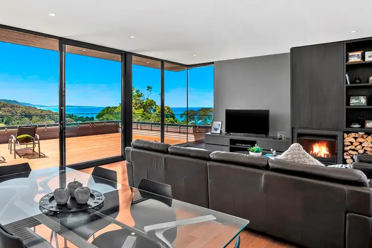 19 Hopetoun Terrace, Lorne VIC 3232