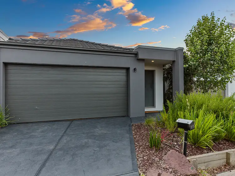 27 Denistoun Crescent, Cranbourne VIC 3977