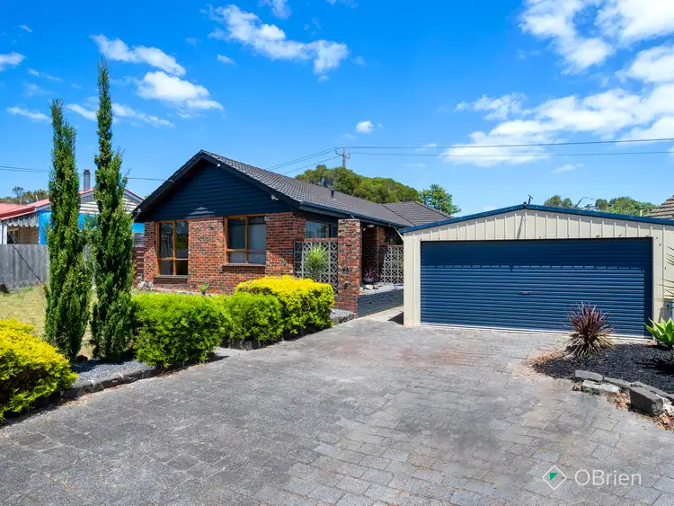 16 Gairloch Drive, Frankston VIC 3199