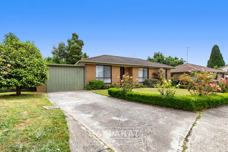 16 Burnbank Close, Lake Wendouree VIC 3350