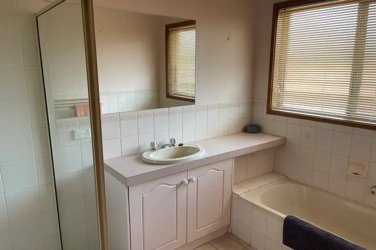 Sixth view of Homely house listing, 8 Helen Court, Mildura VIC 3500