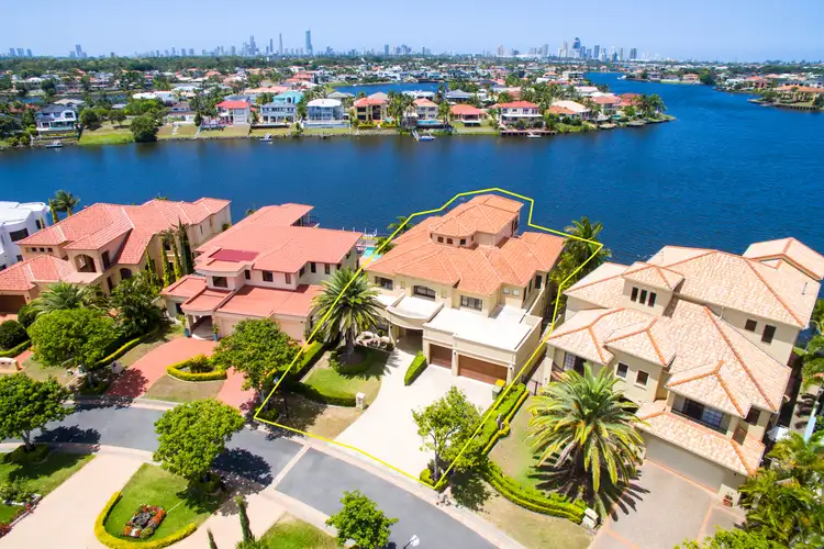 25 Istana View, Clear Island Waters QLD 4226