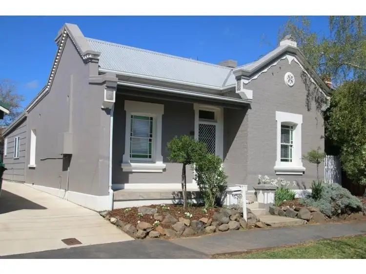 22 Dora Street