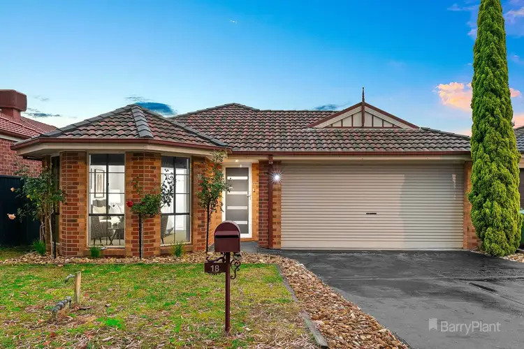 18 Blackwood Drive, Pakenham VIC 3810