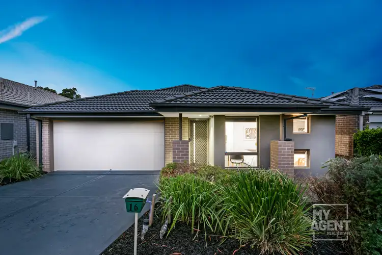 16 Hound Court, Pakenham VIC 3810