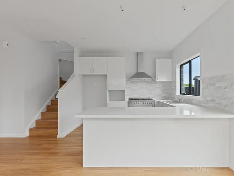 Second view of Homely house listing, 2/11 Sylvanwood Crescent, Narre Warren VIC 3805