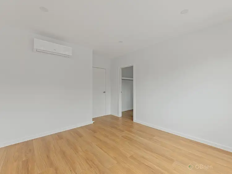 Sixth view of Homely house listing, 2/11 Sylvanwood Crescent, Narre Warren VIC 3805