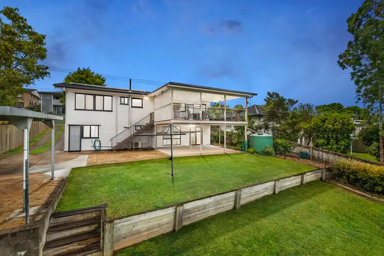 71 Mingera Street, Mansfield QLD 4122