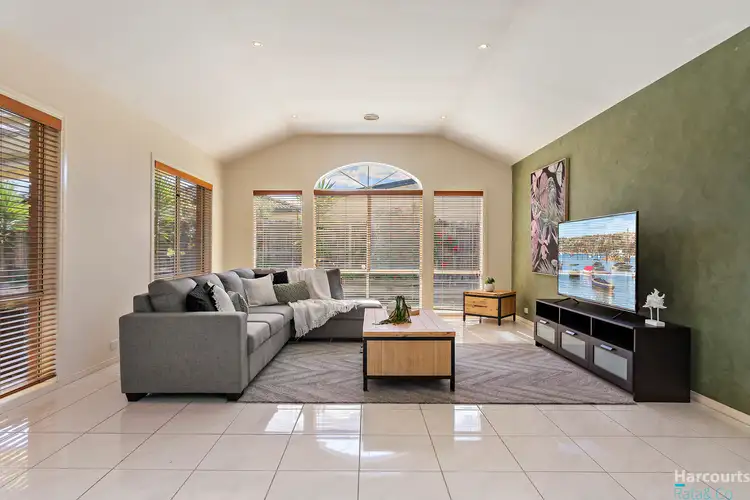 Fifth view of Homely house listing, 5 Dordogne Court, Roxburgh Park VIC 3064