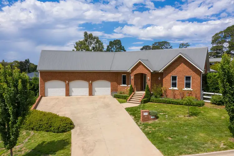 4 Dairy Hill Place, Orange NSW 2800
