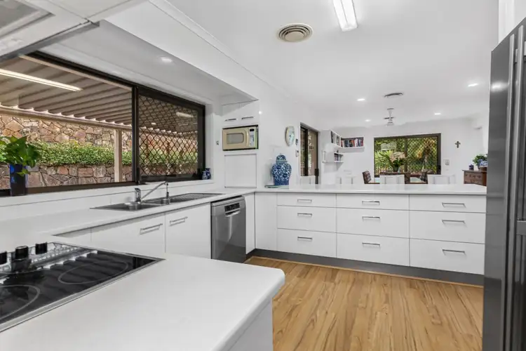 8 Stoneybrook Street, Kenmore Hills QLD 4069