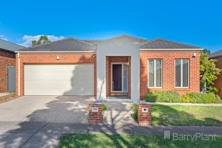18 Buvelot Crescent, Caroline Springs VIC 3023