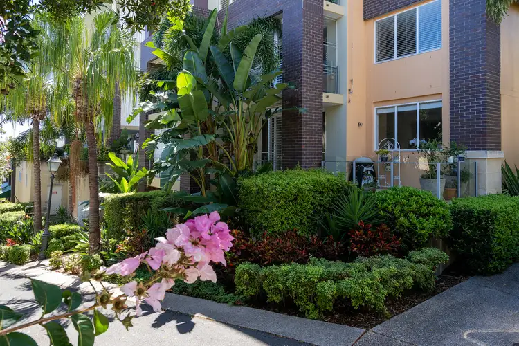 1/3027 The Boulevard, Carrara QLD 4211