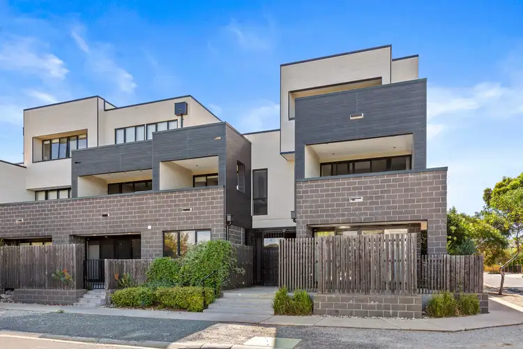 13/11 Monckton Place, Caroline Springs VIC 3023