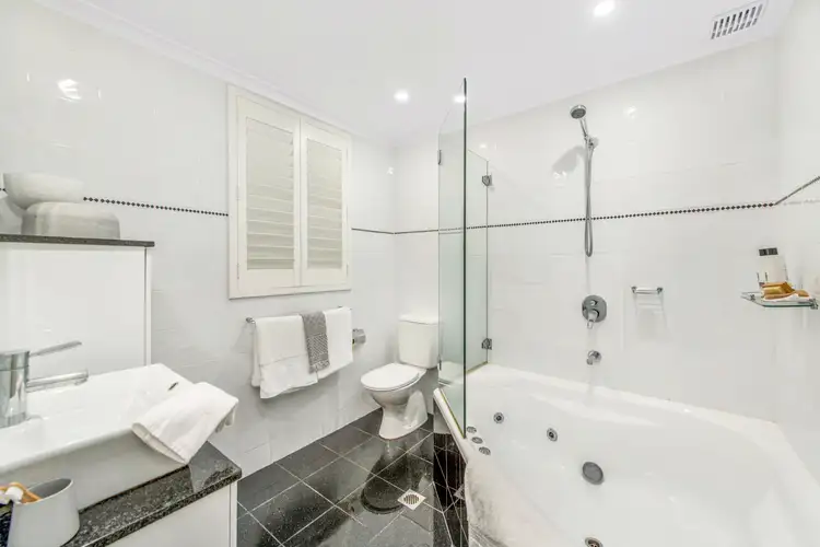 Sixth view of Homely semi-detached listing, 1/9 Tobruk Avenue, Cremorne NSW 2090