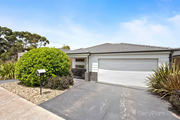 40 Cascade Way, Pakenham VIC 3810