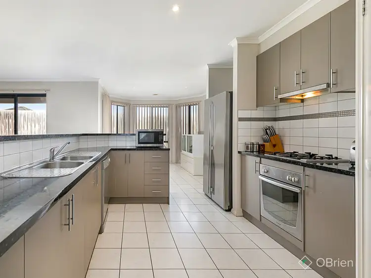 Second view of Homely house listing, 6 Aquamarine Crescent, Skye VIC 3977