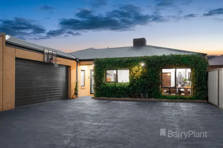 2/69 Oberon Avenue, St Albans VIC 3021
