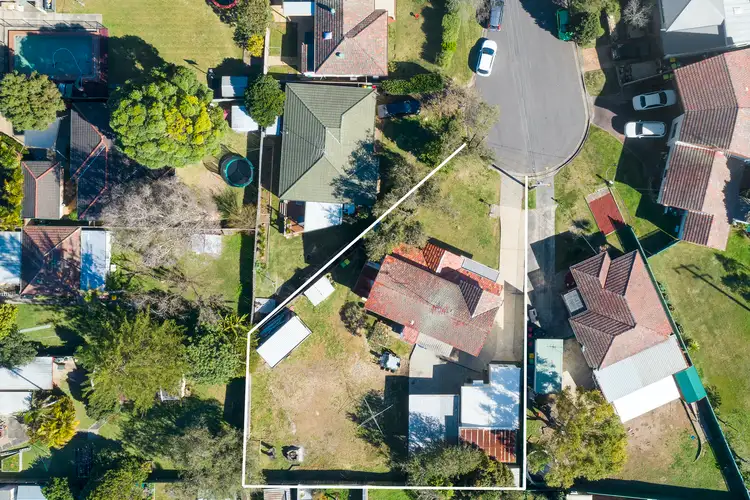 8 Dameeli Avenue, Kirrawee NSW 2232