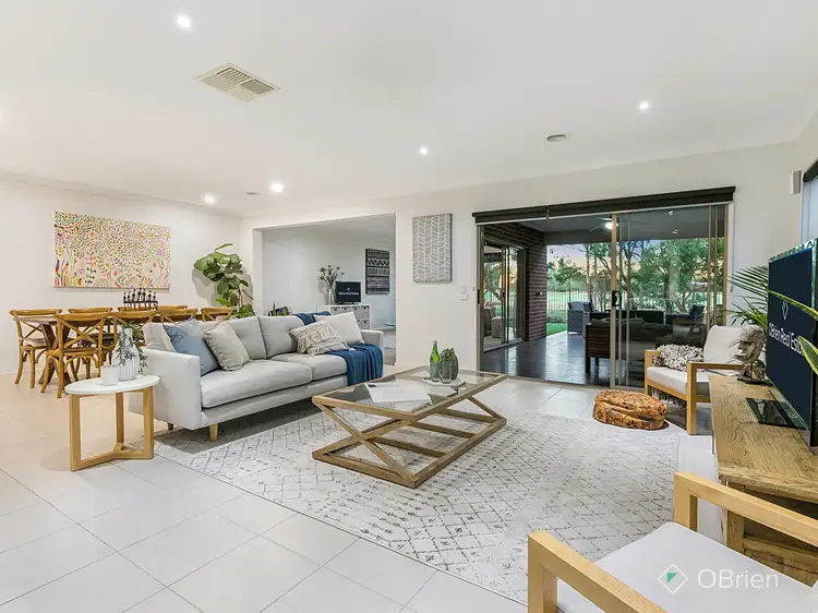 8 Toporoa Court, Sandhurst VIC 3977