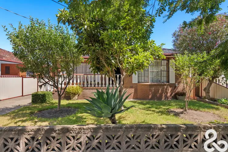 Second view of Homely house listing, 5 Queenscliff Road, Thomastown VIC 3074