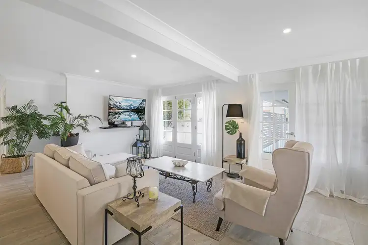 1 Daniel Crescent, Ashmore QLD 4214