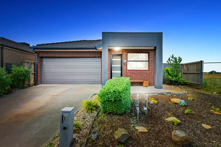 8 Embleton Chase, Weir Views VIC 3338