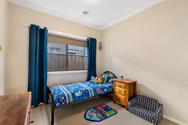 Fifth view of Homely house listing, 8 Embleton Chase, Weir Views VIC 3338