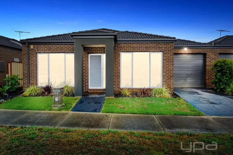 2/2 Fishburn Grove, Harkness VIC 3337