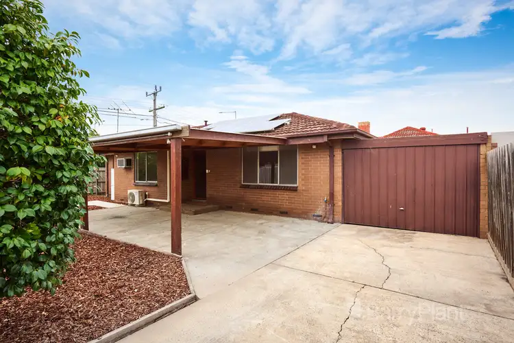 2/2 Fairbank Road, Clayton South VIC 3169