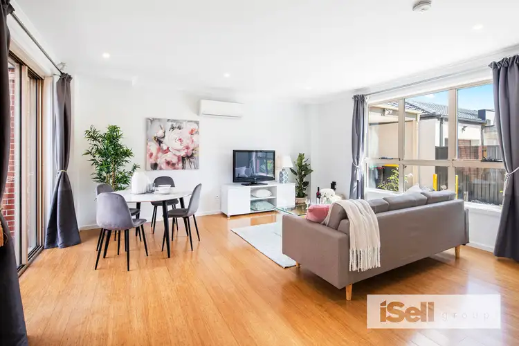 Main view of Homely unit listing, 2/4 Ashdale Court, Springvale VIC 3171