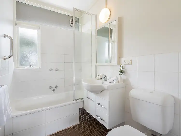 Fifth view of Homely apartment listing, 11/282 Barkly Street, Elwood VIC 3184