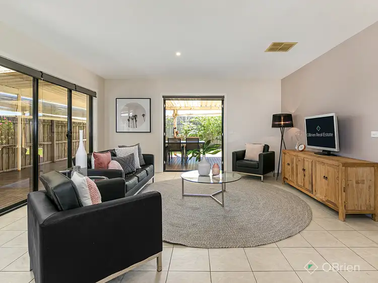 Fifth view of Homely house listing, 2 Amethyst Close, Skye VIC 3977