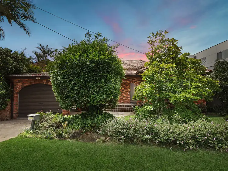 28 Woodlands Avenue, Lugarno NSW 2210