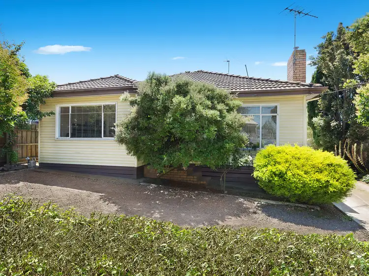 1/2 Kinnon Avenue, Belmont VIC 3216