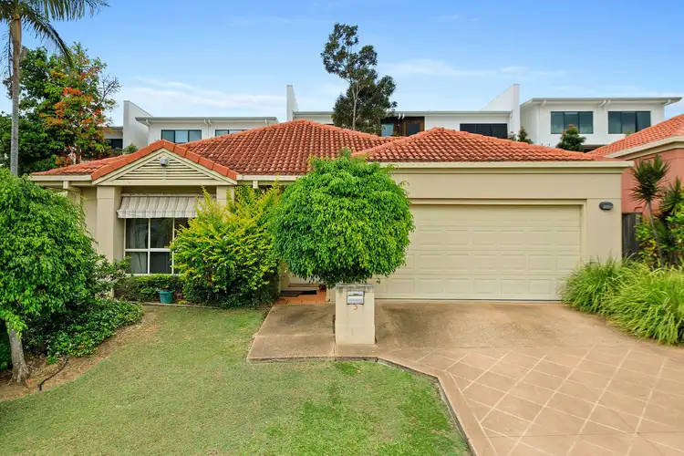 3 Flame Tree Crescent, Carindale QLD 4152