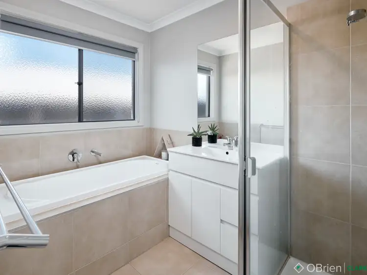 Seventh view of Homely house listing, 1 Hogan Court, Drouin VIC 3818