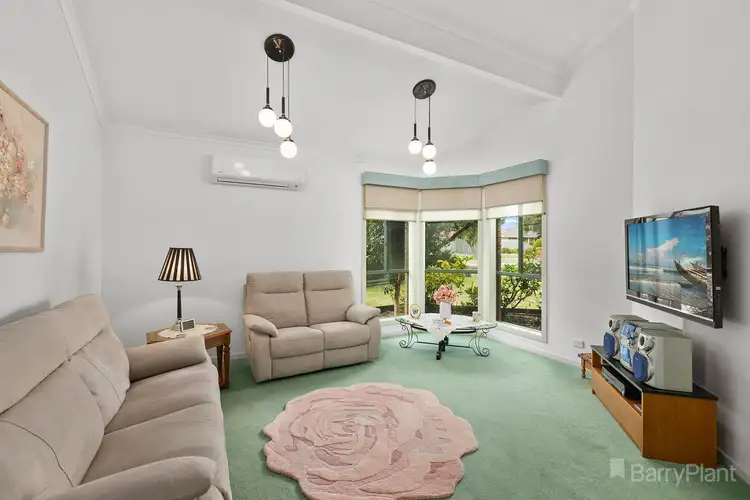 Second view of Homely house listing, 7 Delphin Court, Narre Warren VIC 3805