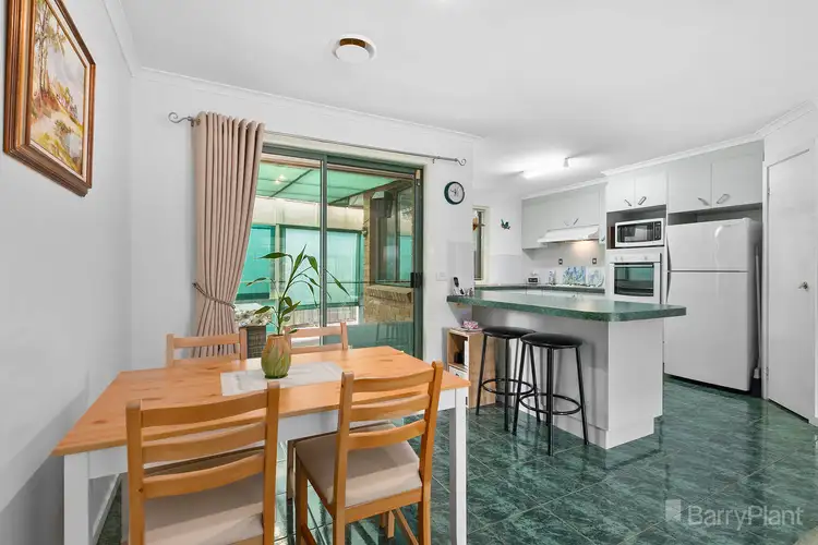 Fifth view of Homely house listing, 7 Delphin Court, Narre Warren VIC 3805