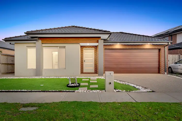 18 Middle Way, Mickleham VIC 3064