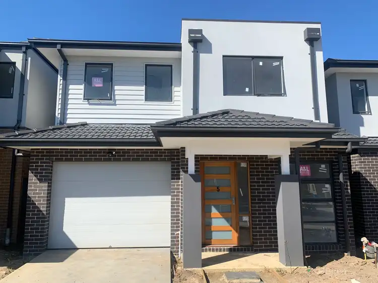 9/11 Sylvanwood Crescent, Narre Warren VIC 3805