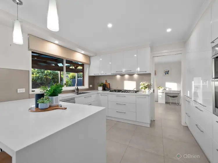 Sixth view of Homely house listing, 2 Lena Court, Berwick VIC 3806