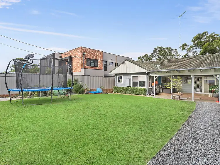 43 Clarendon Road, Peakhurst NSW 2210