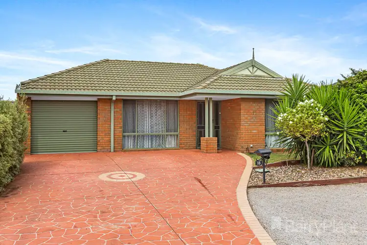18 Stoneman Turn, Caroline Springs VIC 3023