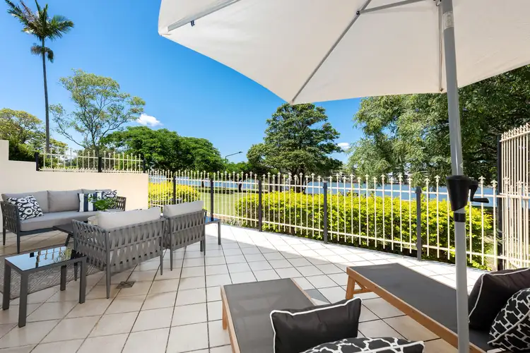 2/112-118 Oxlade Drive, New Farm QLD 4005