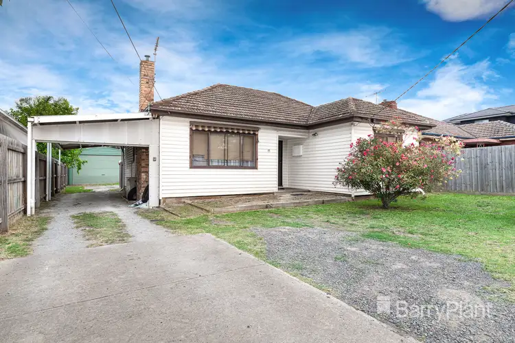 15 Isla Avenue, Glenroy VIC 3046