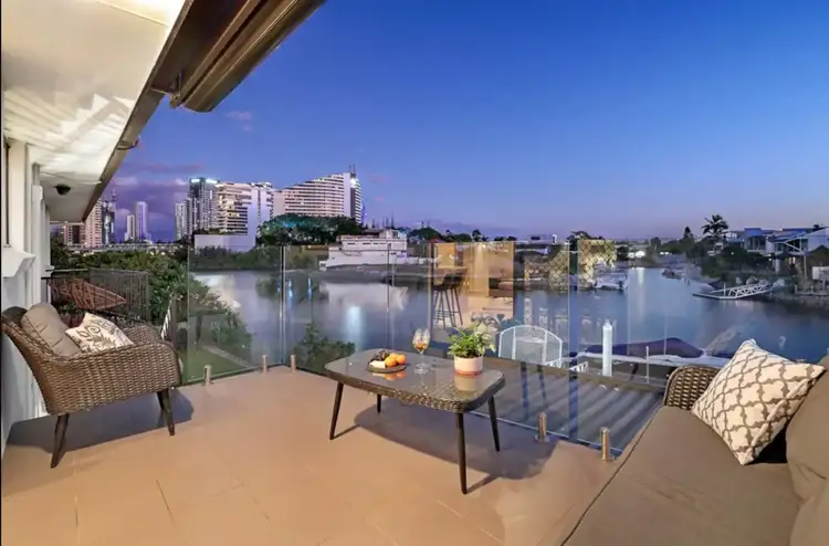 15 Miami Key, Broadbeach Waters QLD 4218