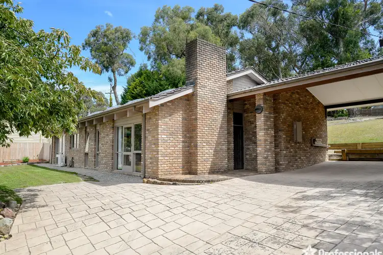6 Braeside Drive, Launching Place VIC 3139