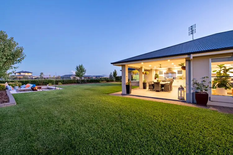 42 Southlakes Parade, Dubbo NSW 2830